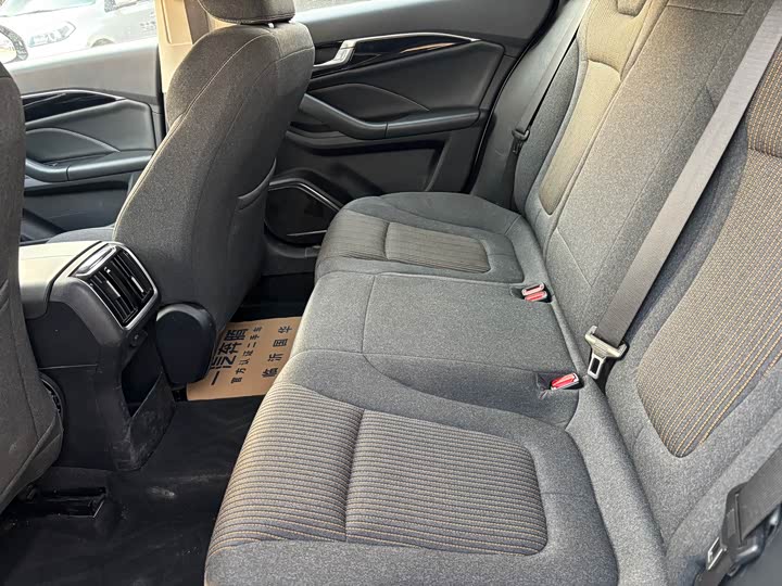 Фото 6 - Bestune B70