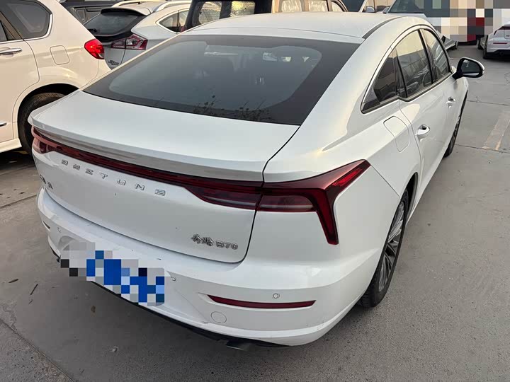 Фото 7 - Bestune B70