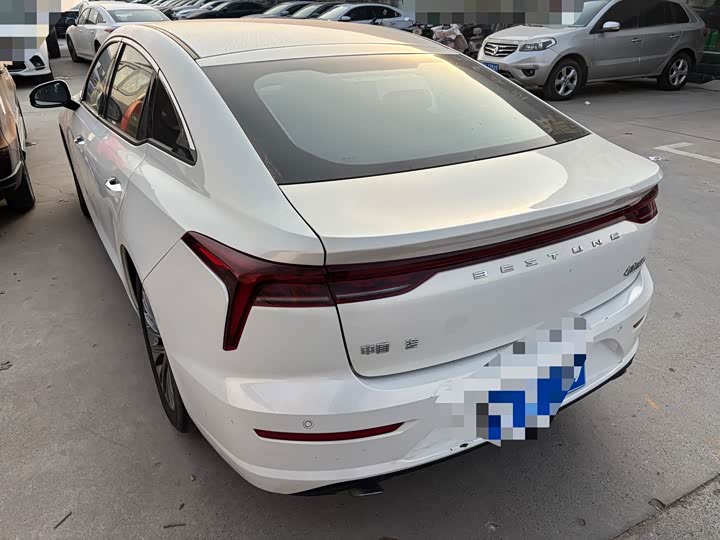 Фото 9 - Bestune B70