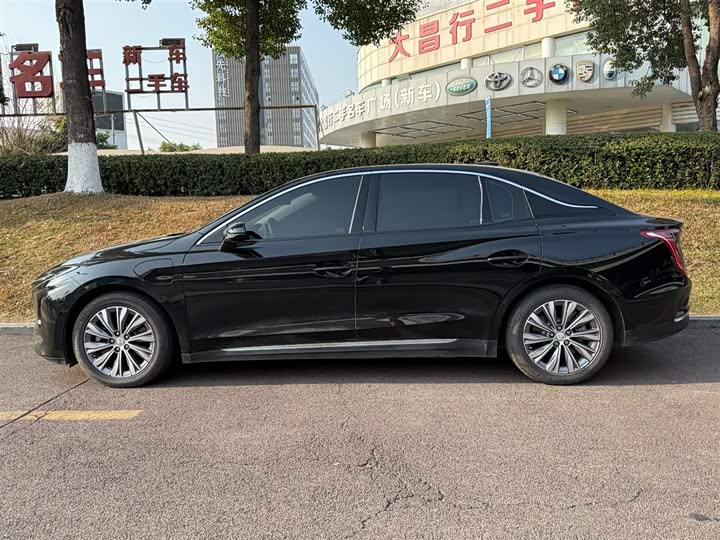 Фото 3 - Hongqi E-QM5