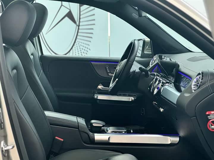 Фото 8 - Mercedes-Benz EQB