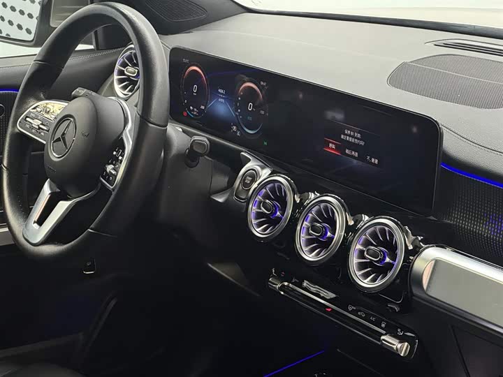 Фото 9 - Mercedes-Benz EQB