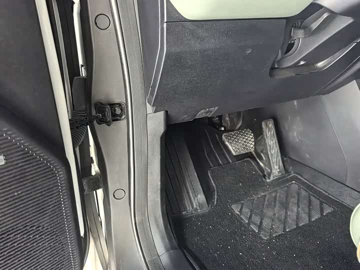 Фото 6 - Chery iCar 03