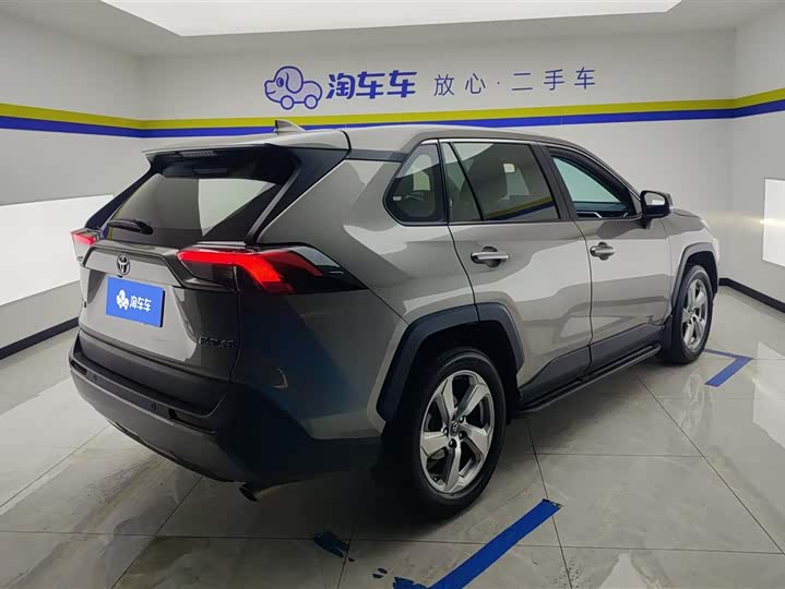 Фото 3 - Toyota RAV4