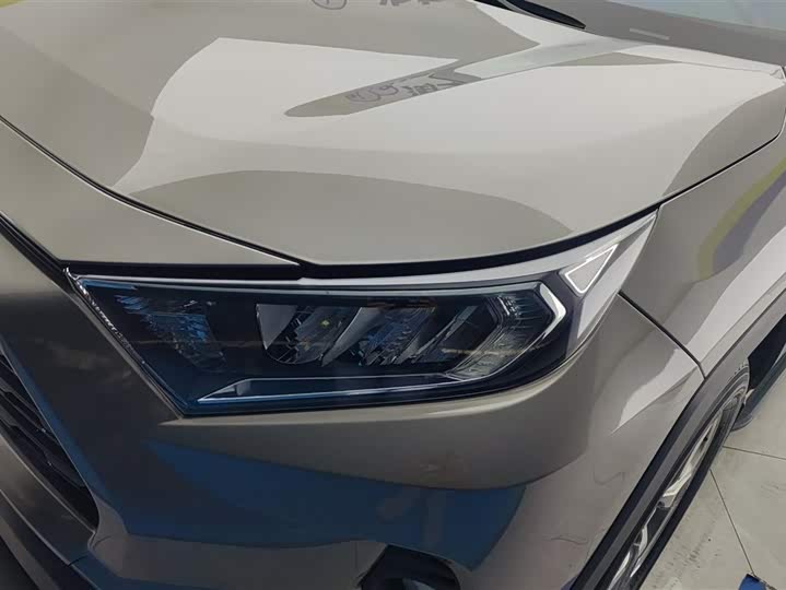 Фото 5 - Toyota RAV4