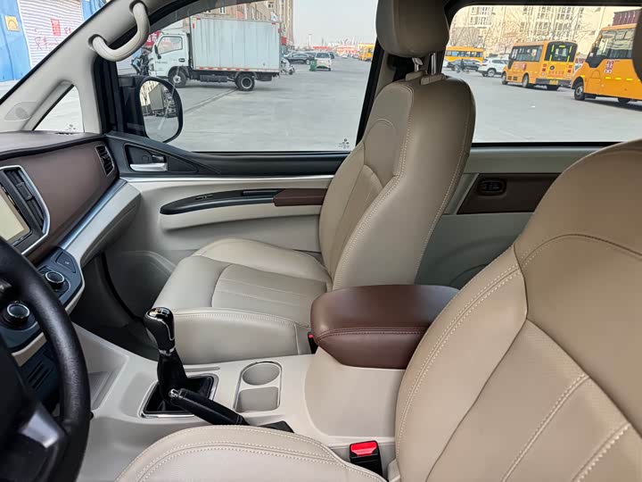 Фото 4 - Dongfeng Forthing Lingzhi M5