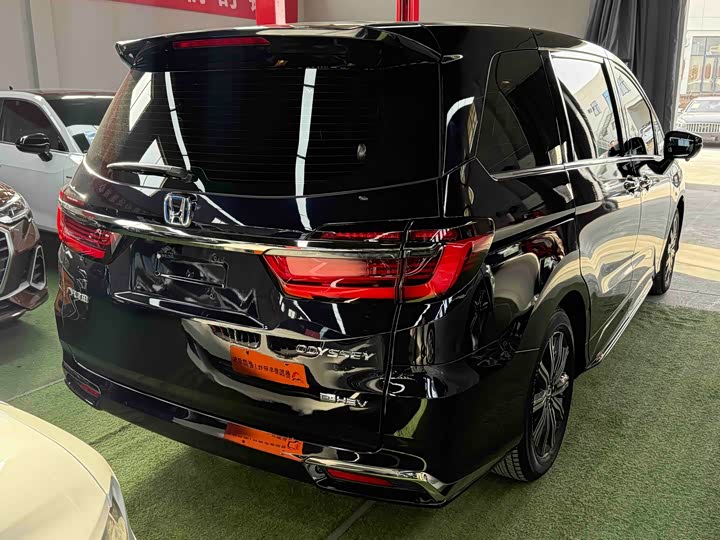 Фото 4 - Honda Odyssey