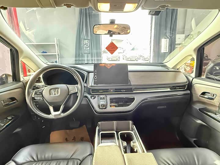 Фото 9 - Honda Odyssey