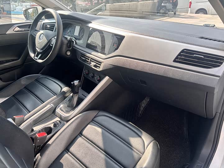 Фото 9 - Volkswagen Polo