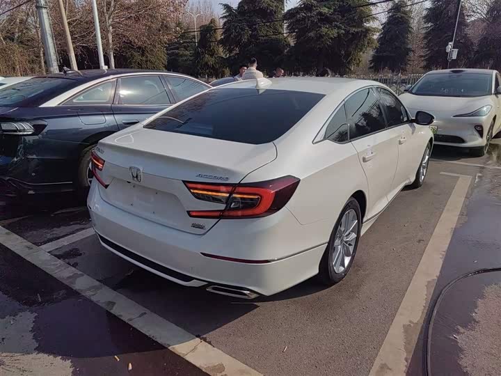 Фото 7 - Honda Accord