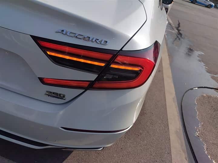 Фото 8 - Honda Accord