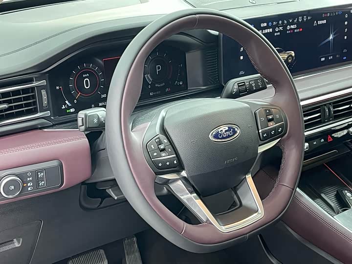 Фото 6 - Ford Explorer