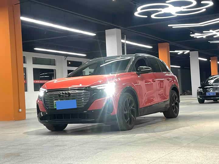 Фото 1 - Audi Q5 e-tron