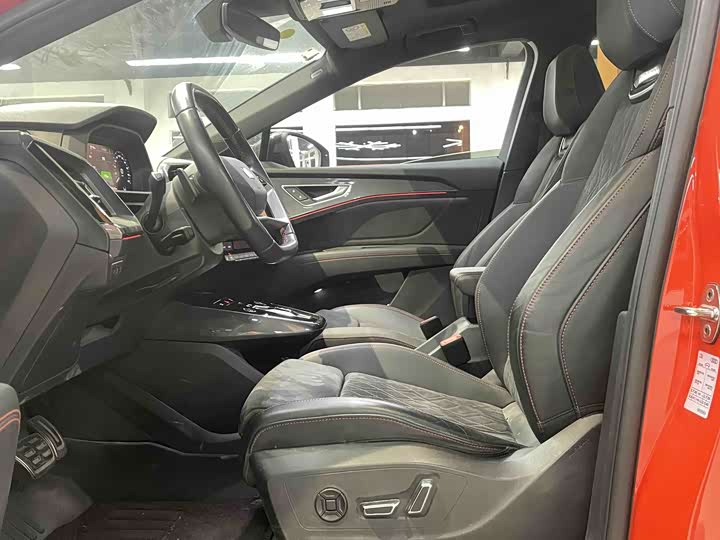 Фото 4 - Audi Q5 e-tron