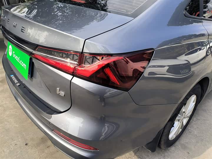 Фото 8 - Roewe i5