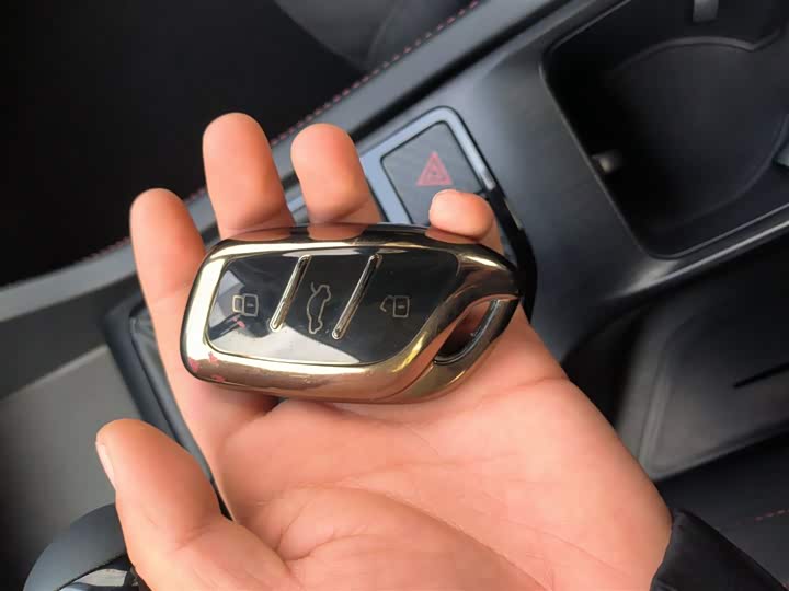 Фото 9 - Roewe i5