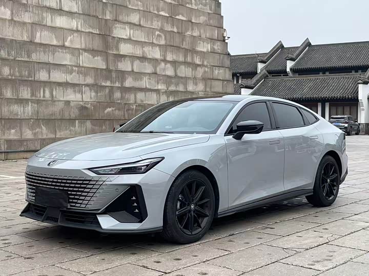 Фото 1 - Changan UNI-V