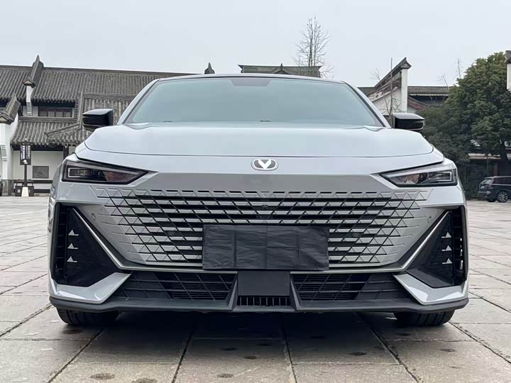 Фото 2 - Changan UNI-V