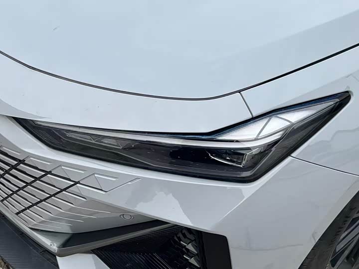 Фото 8 - Changan UNI-V