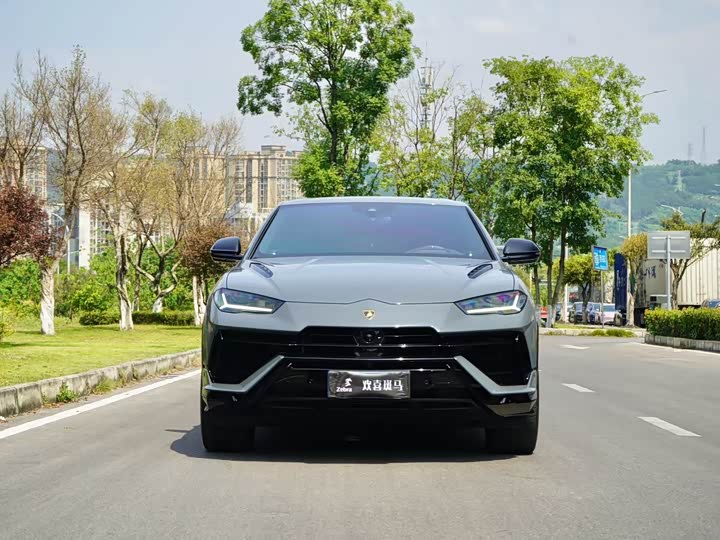 Фото 2 - Lamborghini Urus