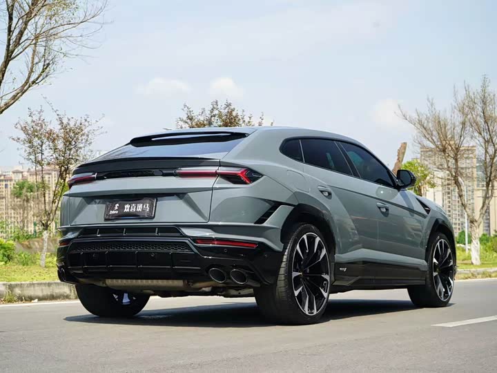 Фото 4 - Lamborghini Urus
