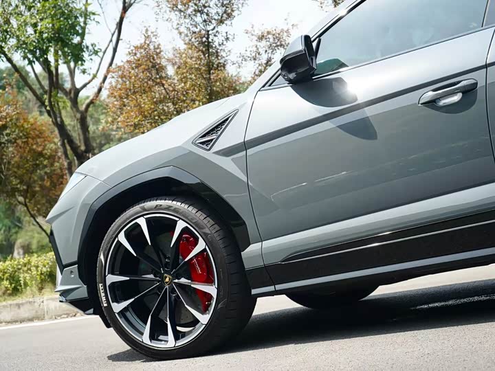 Фото 6 - Lamborghini Urus