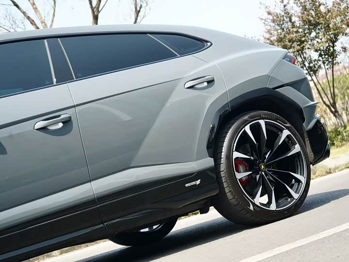 Фото 7 - Lamborghini Urus