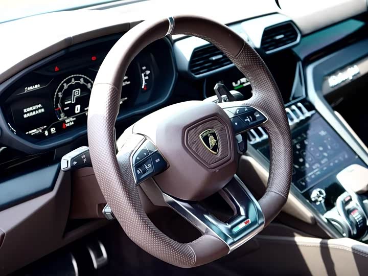 Фото 8 - Lamborghini Urus