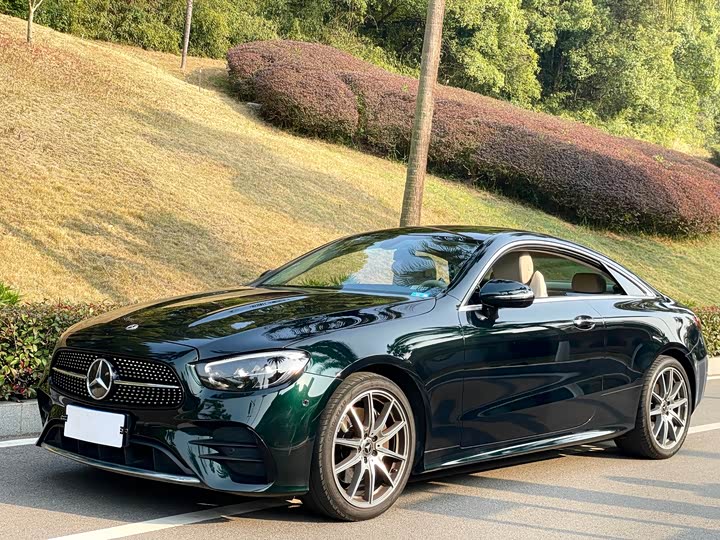 Фото 1 - Mercedes-Benz E-Class