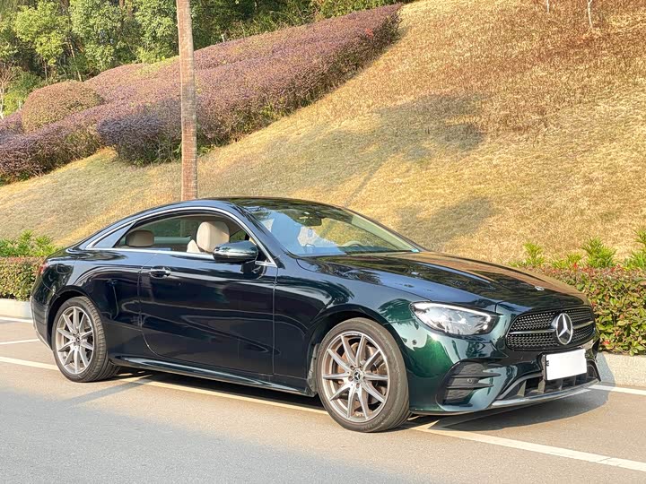 Фото 3 - Mercedes-Benz E-Class