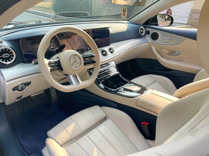 Фото 4 - Mercedes-Benz E-Class