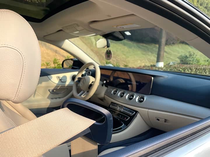 Фото 6 - Mercedes-Benz E-Class