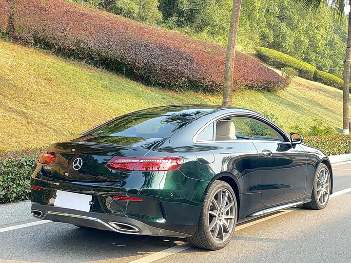 Фото 8 - Mercedes-Benz E-Class