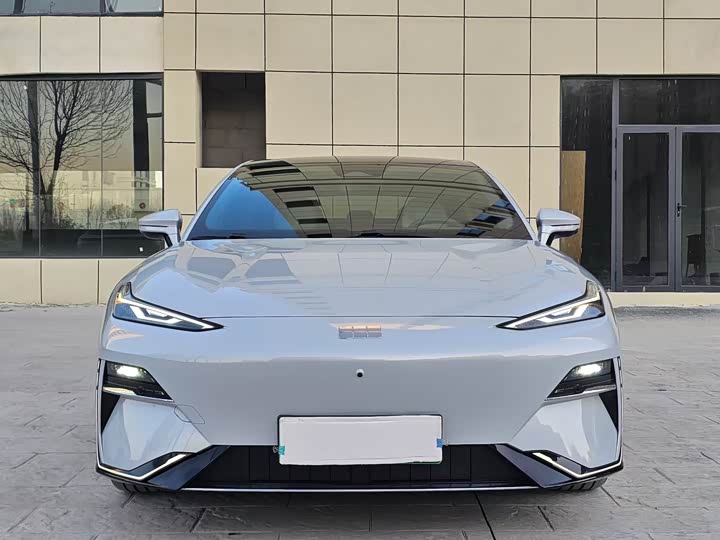 Фото 2 - Geely Galaxy E8