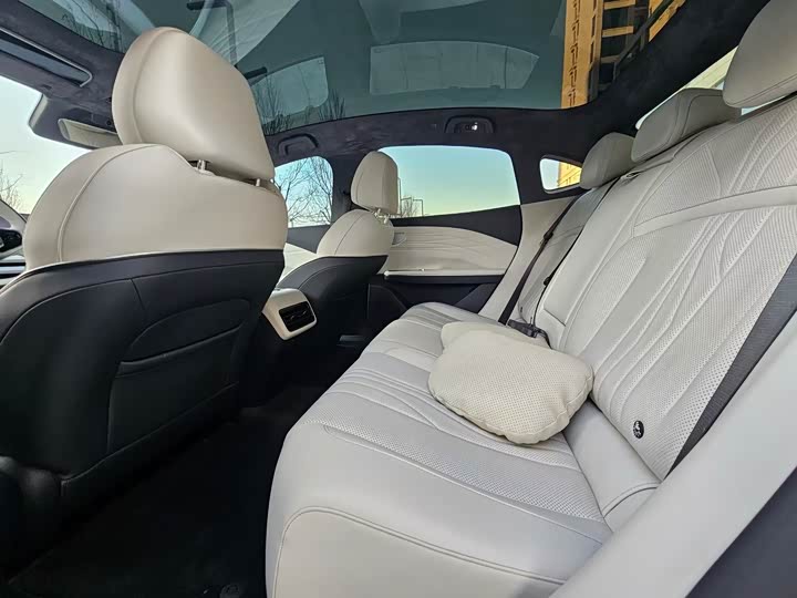 Фото 6 - Geely Galaxy E8