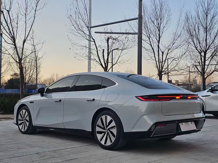 Фото 8 - Geely Galaxy E8