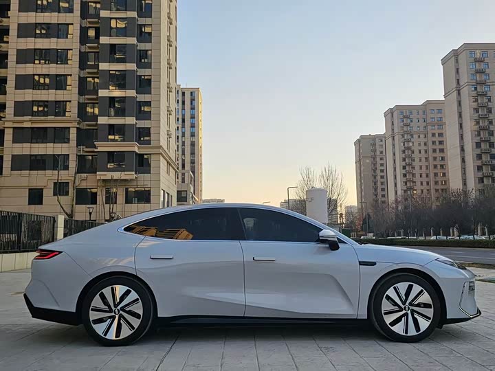 Фото 9 - Geely Galaxy E8