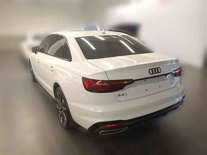 Фото 9 - Audi A4L