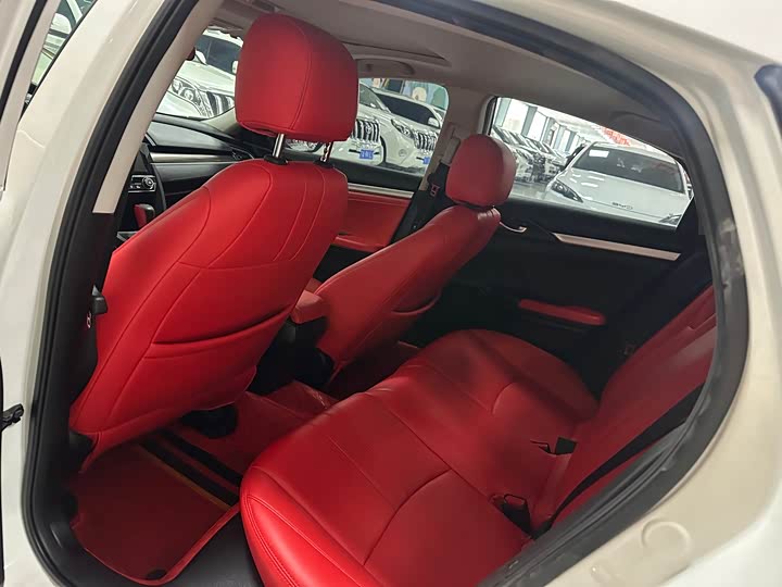 Фото 8 - Honda Civic