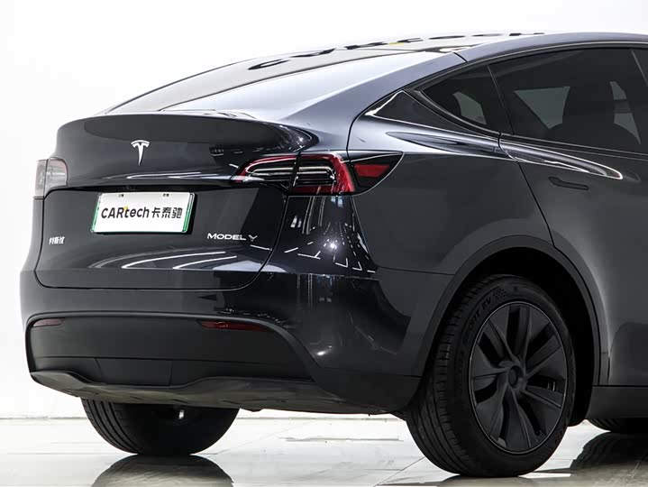 Фото 8 - Tesla Model Y