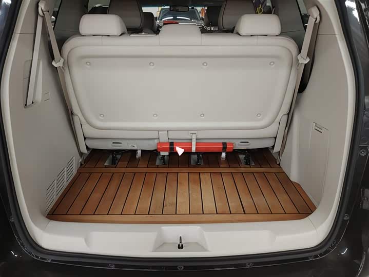 Фото 4 - Buick GL8 ES