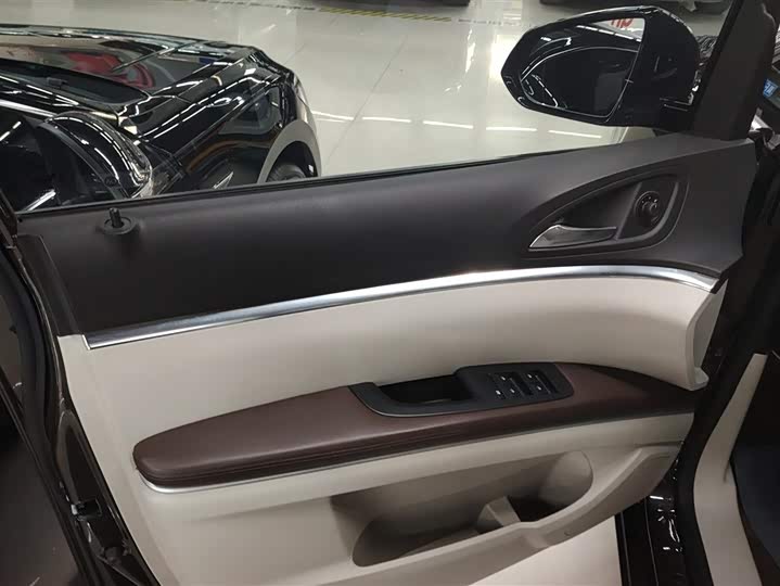 Фото 7 - Buick GL8 ES