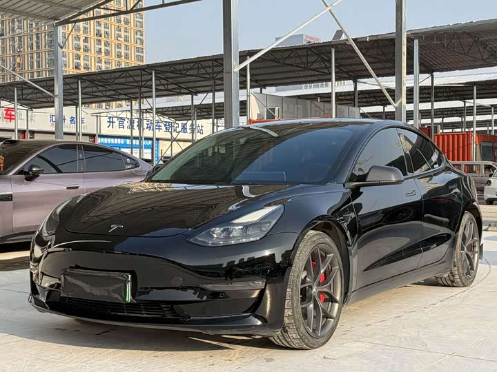 Фото 1 - Tesla Model 3