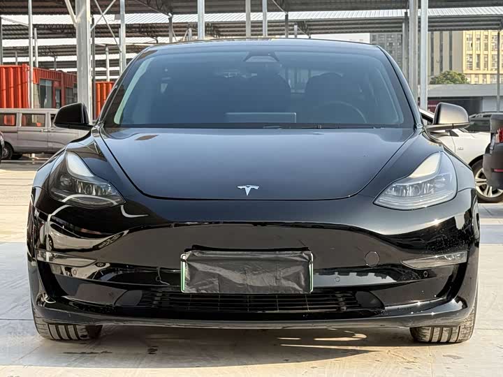 Фото 2 - Tesla Model 3