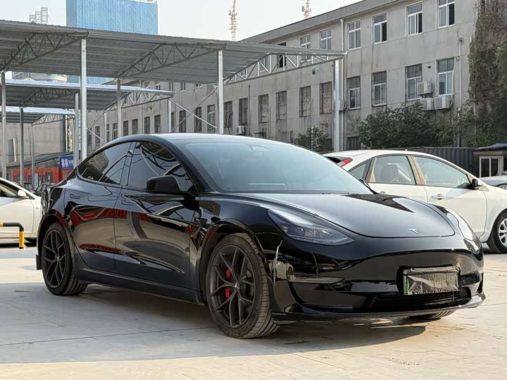 Фото 3 - Tesla Model 3