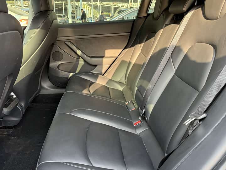 Фото 6 - Tesla Model 3