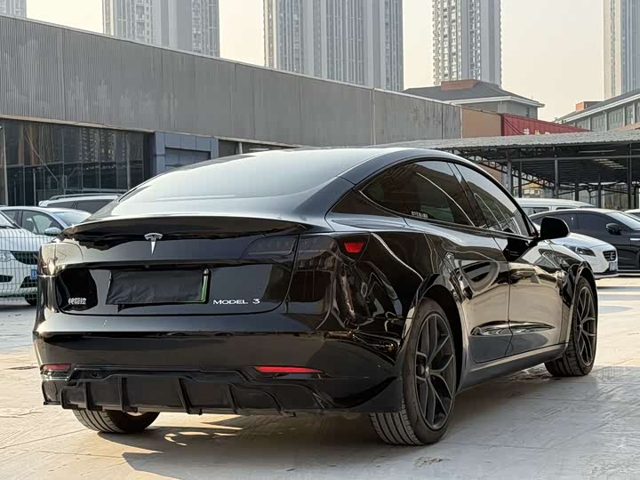 Фото 9 - Tesla Model 3