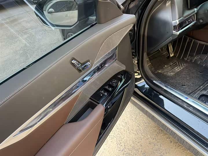 Фото 2 - BMW 7 Series