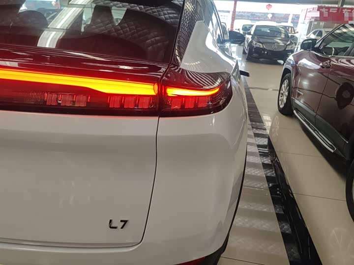 Фото 8 - Dongfeng Aeolus L7