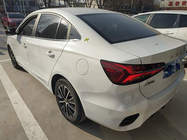 Фото 5 - Roewe i5